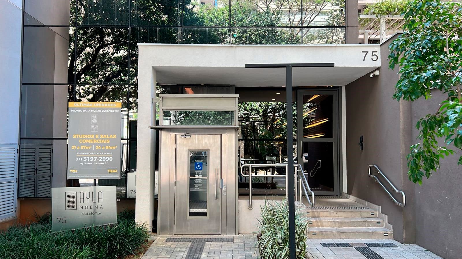 Detalhe da fachada e acessibilidade