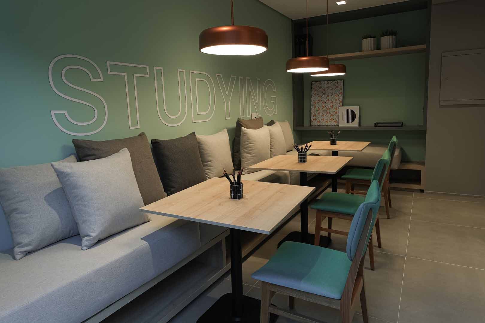 Sala de reunião e estudos.