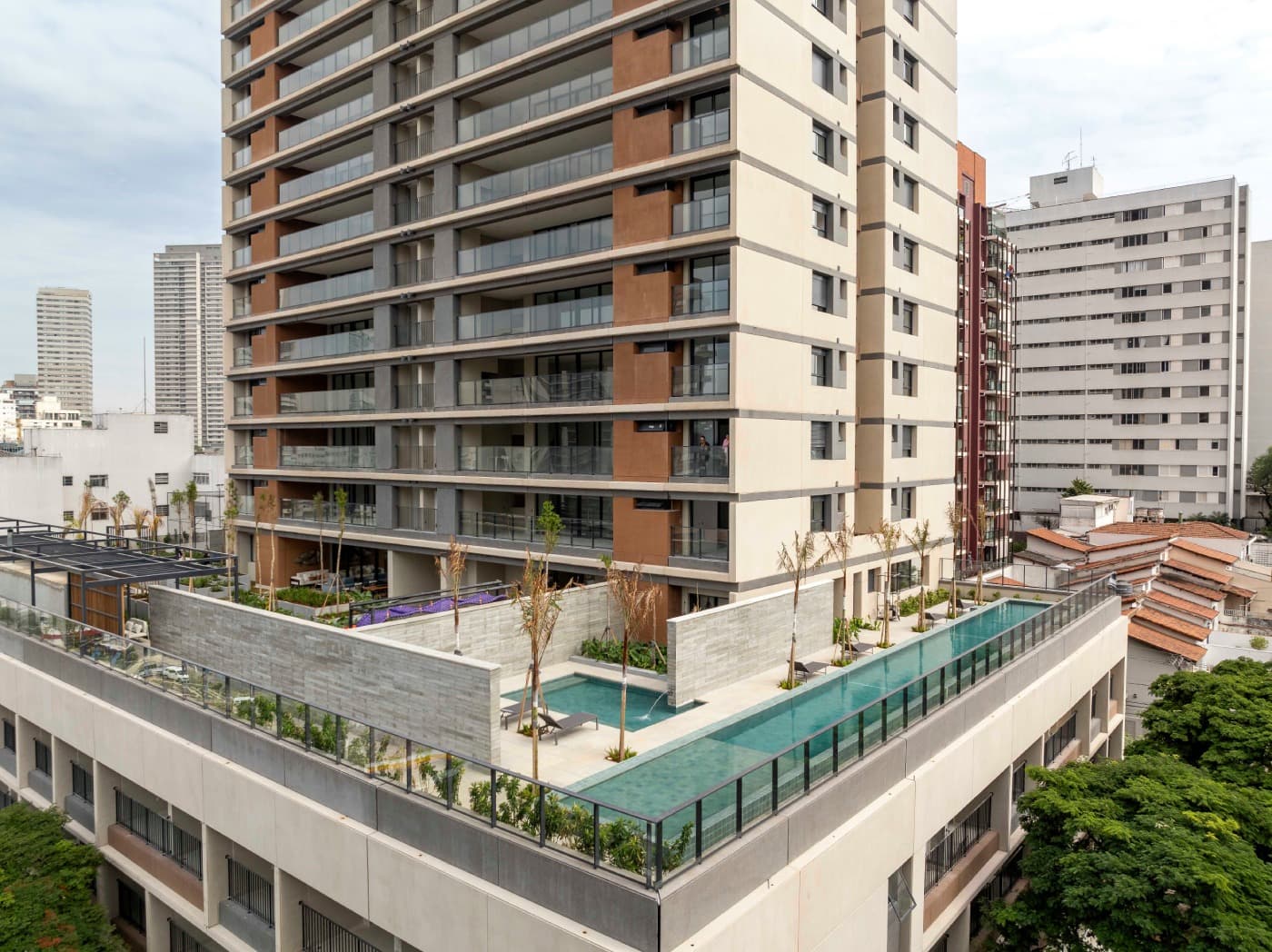 Voo da Fachada e Piscina