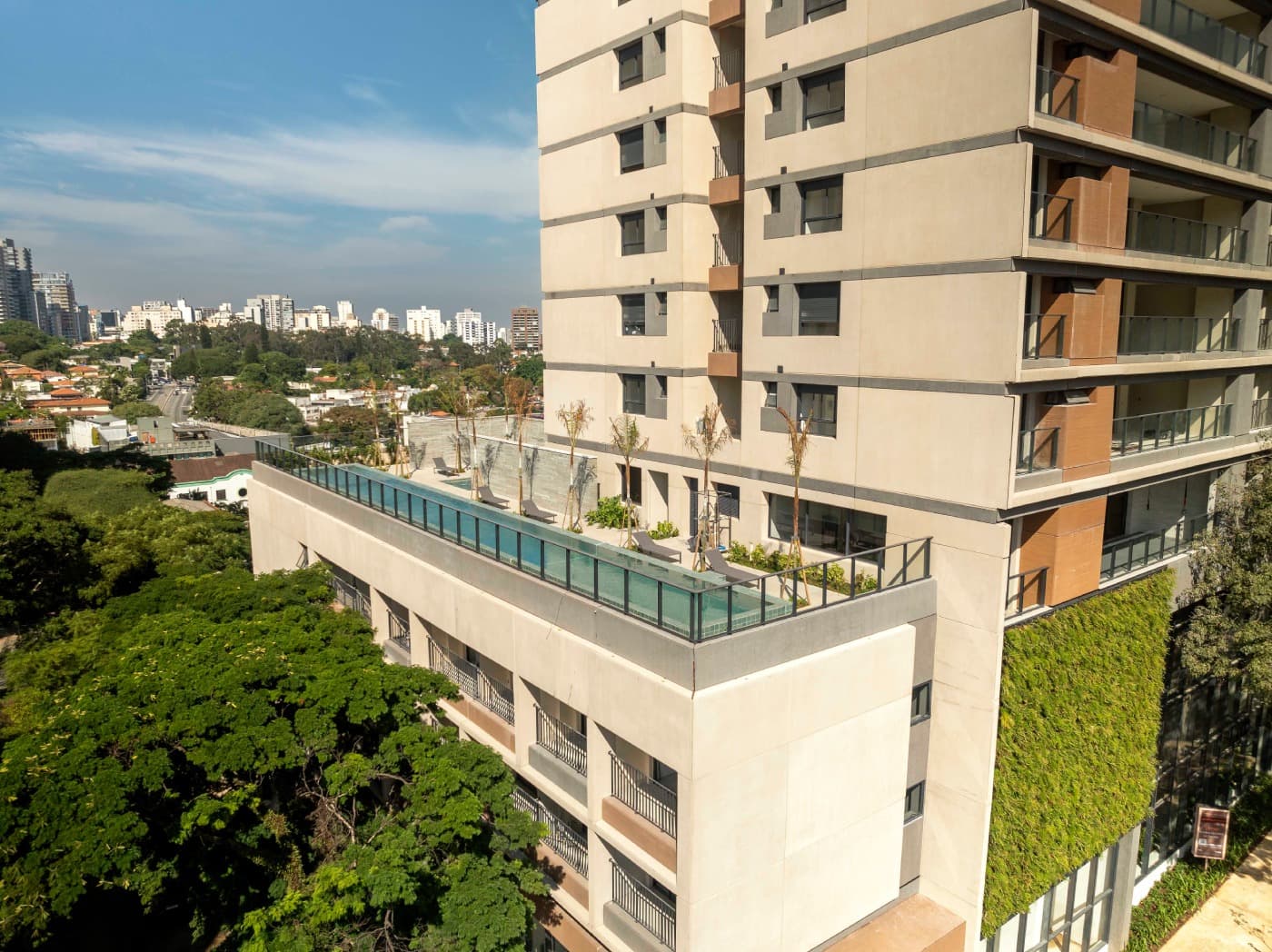 Voo da Fachada e Piscina