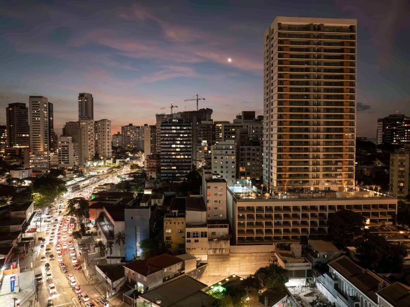 Voo Noturno da Fachada