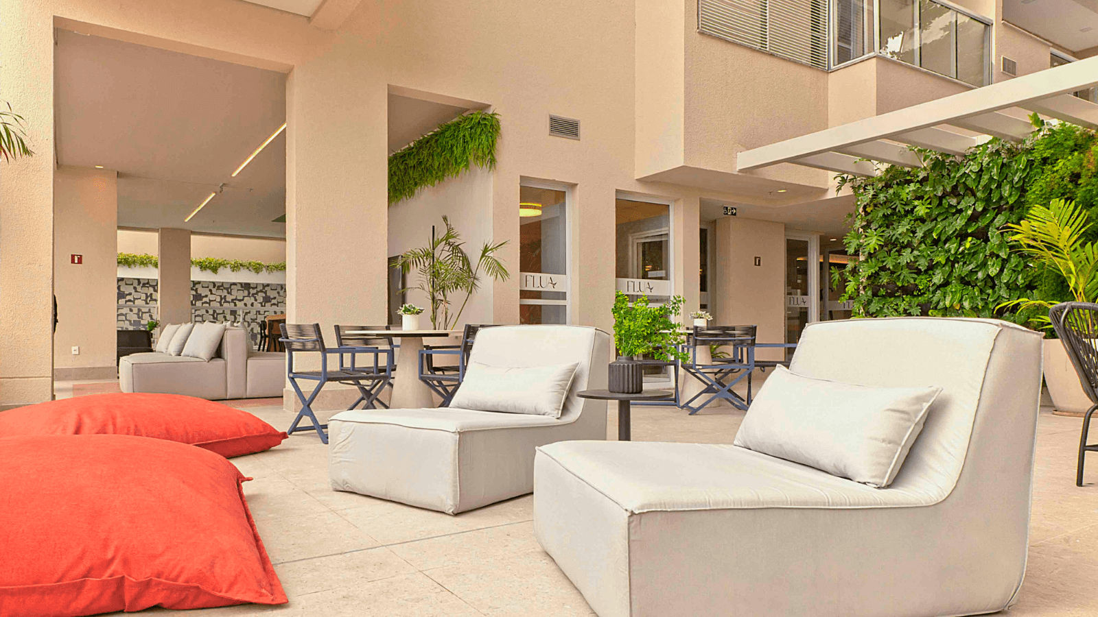 Foto real do Open Lounge