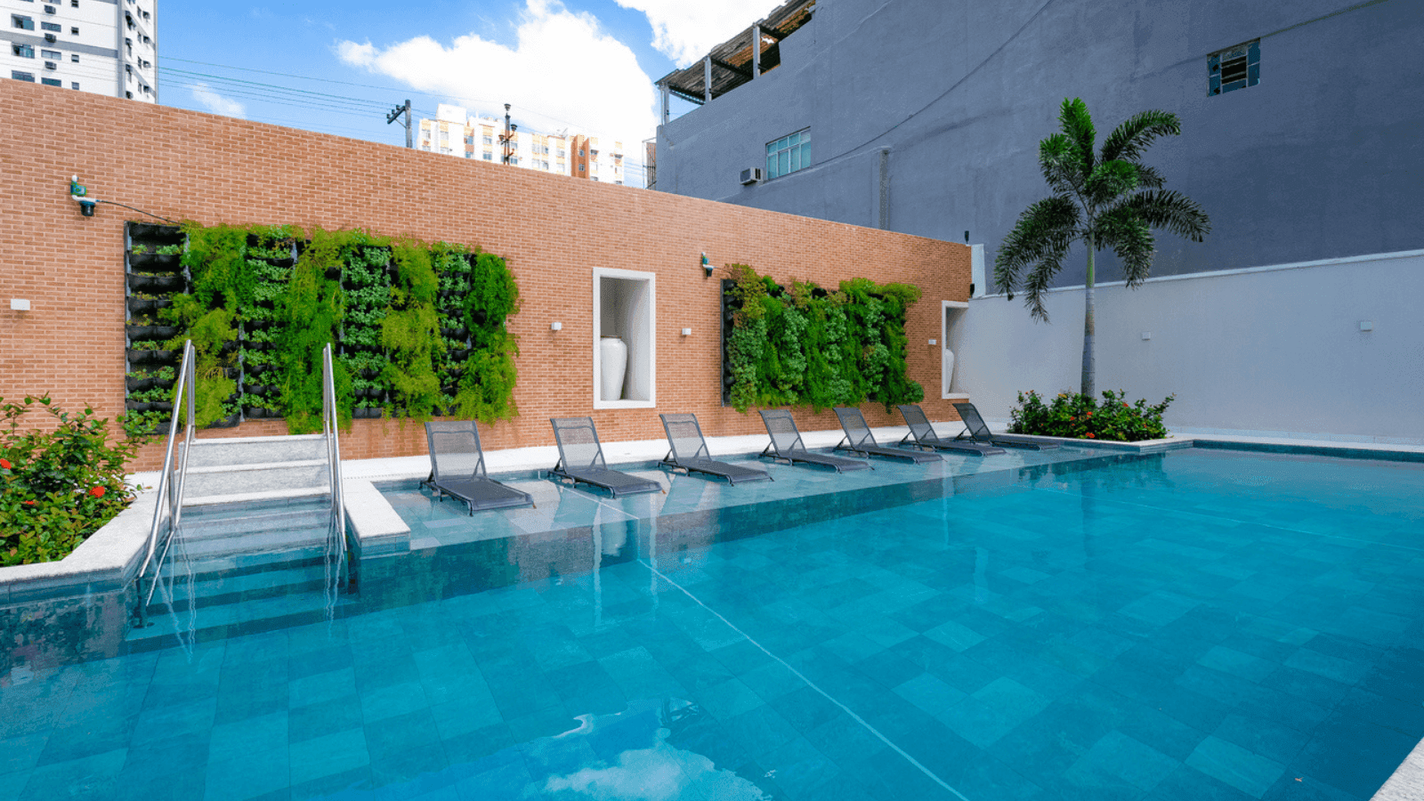 Foto real da Piscina